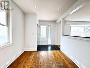 34 Doddington Dr in Toronto, ON - Building Photo - Building Photo