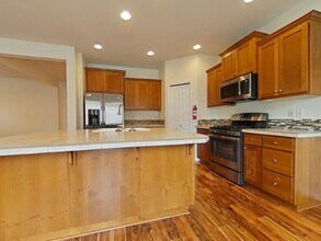 2632 NW Laura Vis Dr in Albany, OR - Building Photo - Building Photo