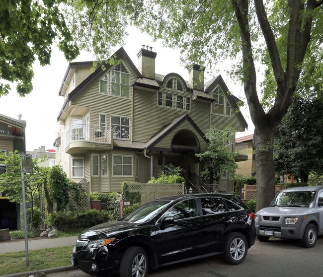 1441 Walnut St