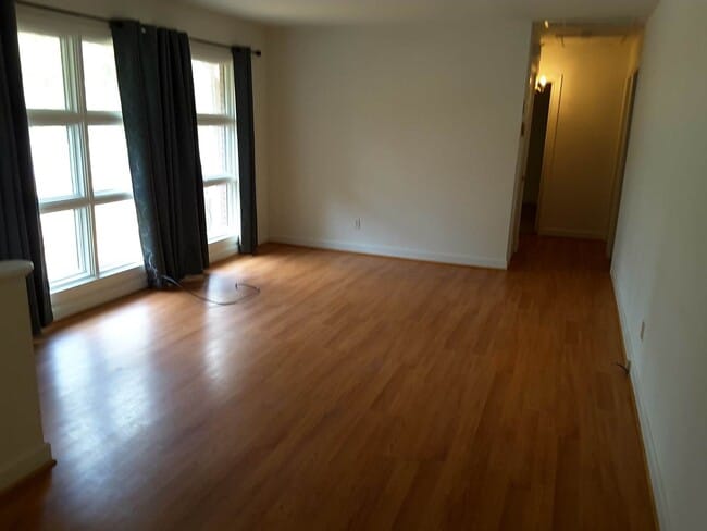 211 Hubbard Ln in Williamsburg, VA - Building Photo - Building Photo