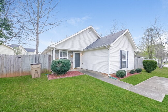 521 Lakecourt Dr in Mcdonough, GA - Building Photo - Building Photo
