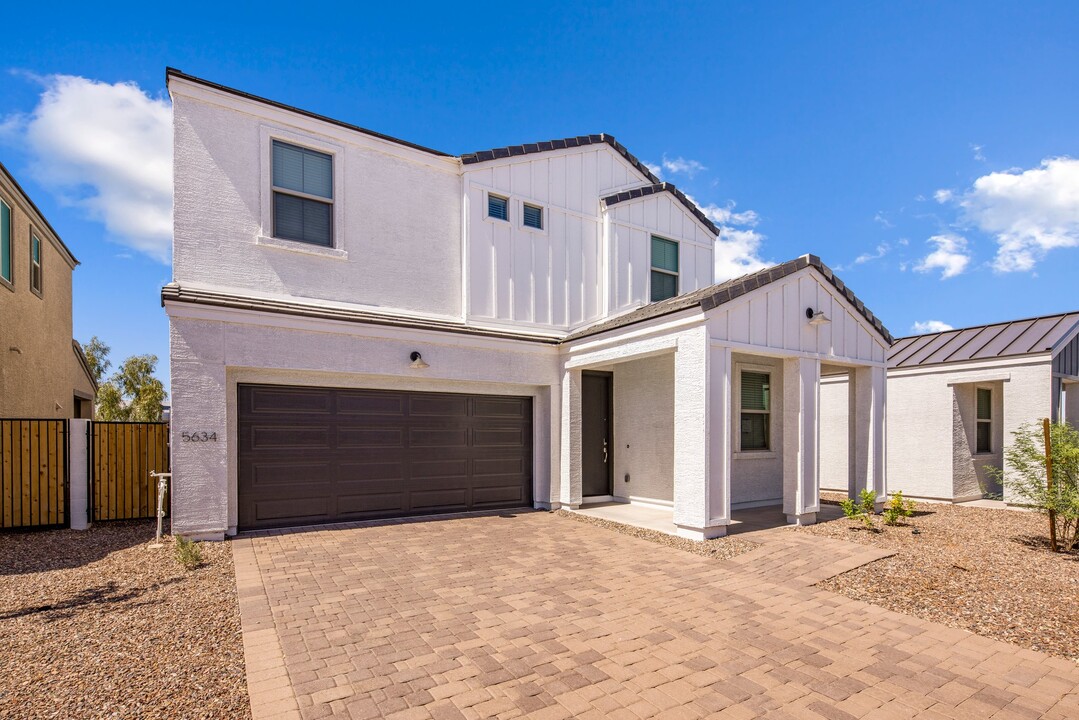 The Franklin Estates in Phoenix, AZ - Building Photo