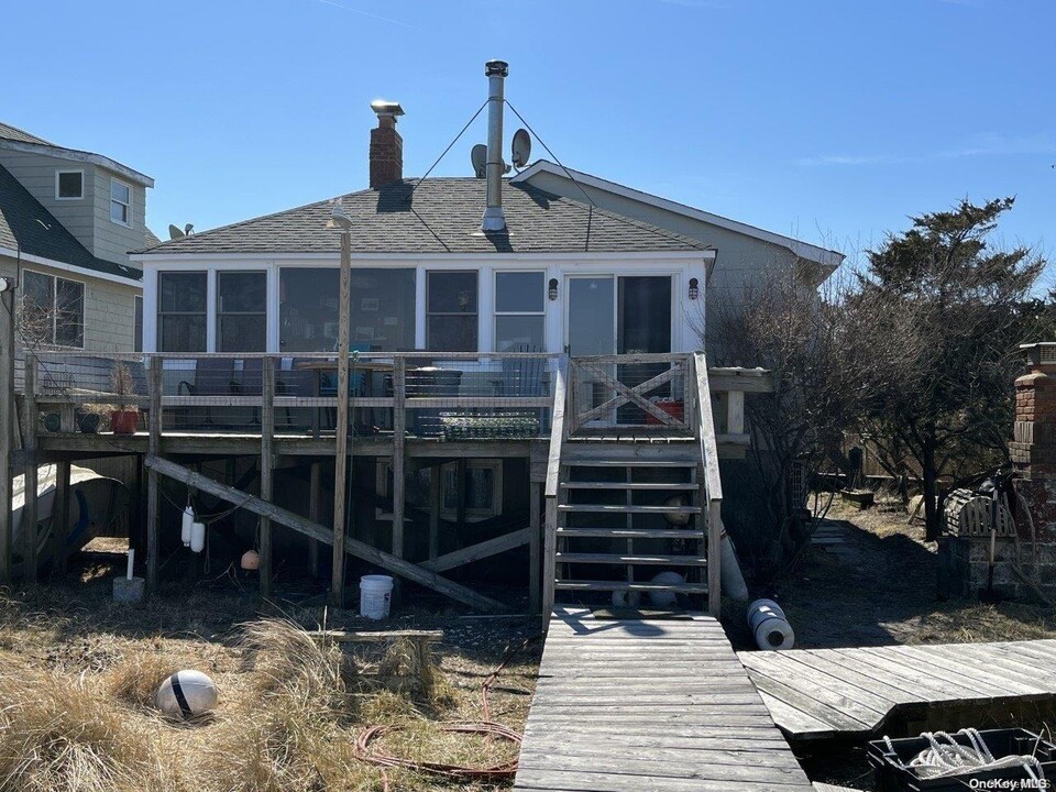 7 East End Walk in Bay Shore, NY - Building Photo