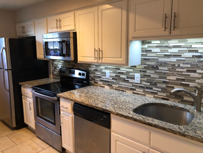 31 Erin Rd in Stoughton, MA - Building Photo - Building Photo