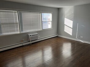 8614 W Berwyn Ave in Chicago, IL - Building Photo - Building Photo