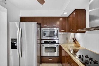 2800 N Ocean Dr, Unit B24D in Riviera Beach, FL - Building Photo - Building Photo