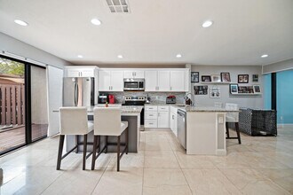 6187 Laurel Ln in Tamarac, FL - Building Photo - Building Photo