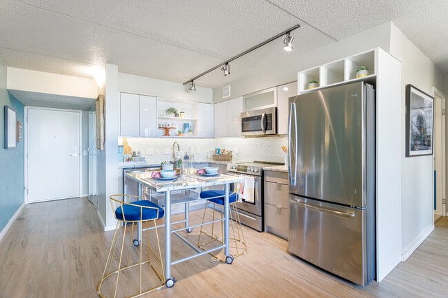 City Club Apartments Lafayette Park