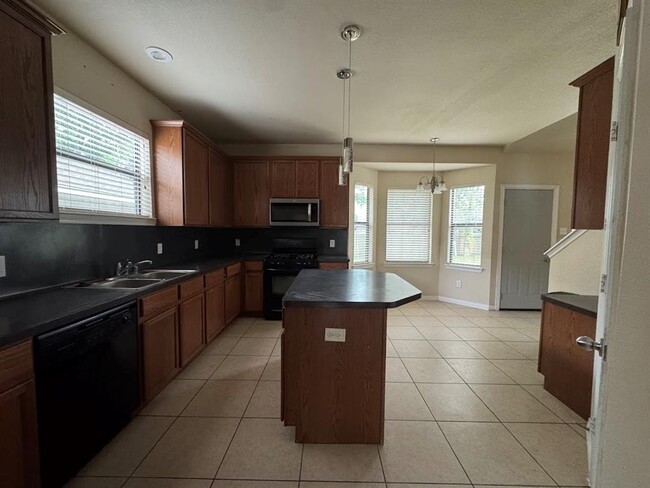 816 Belvedere Dr in Conroe, TX - Building Photo - Building Photo
