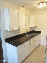 4605 Bayshore Dr in Naples, FL - Building Photo - Building Photo