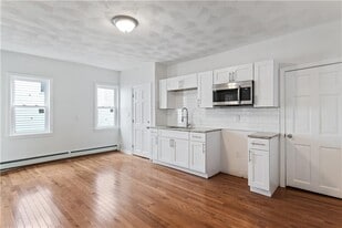 418-418 Admiral St in Providence, RI - Building Photo