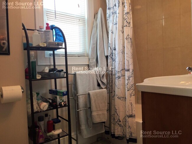 15 Sargent Ave, Unit 3 in Somerville, MA - Foto de edificio - Building Photo