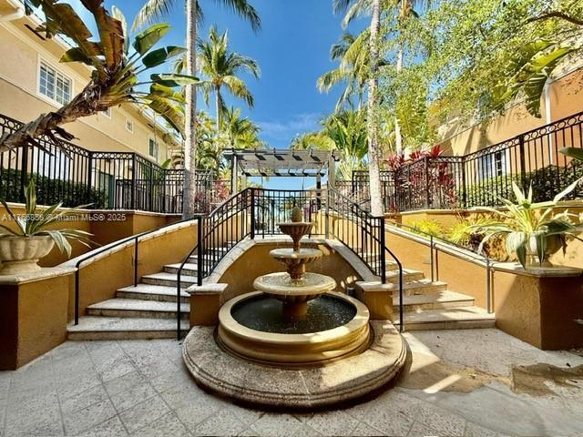 2841 NE 185th St in Aventura, FL - Foto de edificio - Building Photo