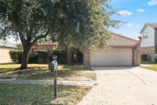 9723 Cedar Bluff Dr in Houston, TX - Building Photo