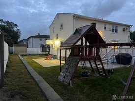 18 Eulner St in Sayreville, NJ - Building Photo