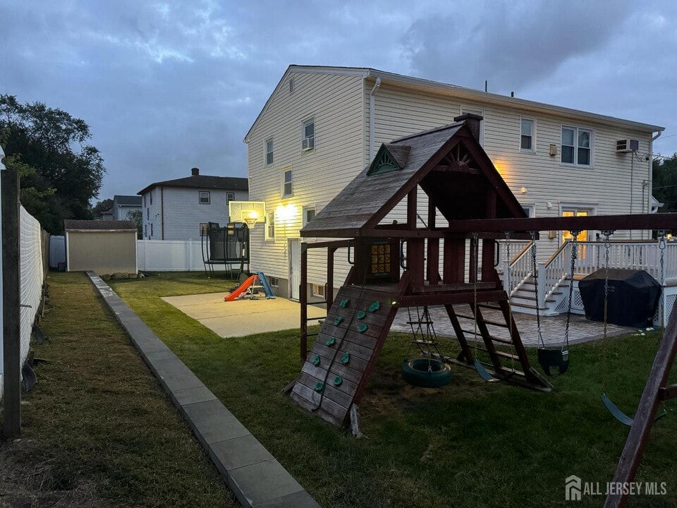 18 Eulner St in Sayreville, NJ - Building Photo