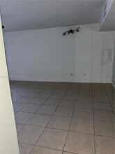 8635 NW 8th St in Miami, FL - Building Photo - Building Photo