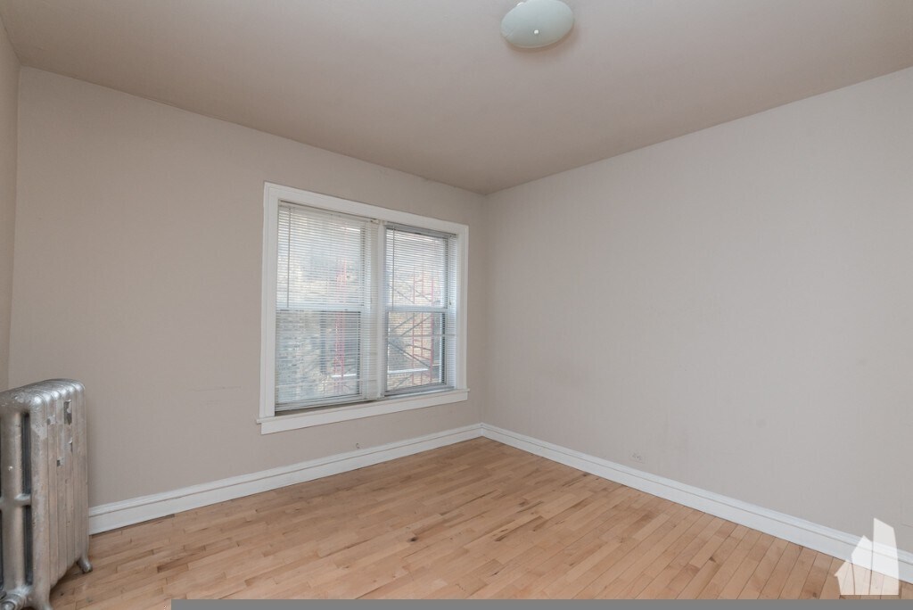 5662 N Ridge Ave in Chicago, IL - Building Photo
