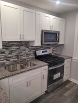 305 Greenway Ave in Darby, PA - Building Photo