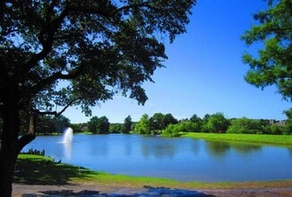 4032 Thousand Oaks Dr in San Antonio, TX - Building Photo - Building Photo