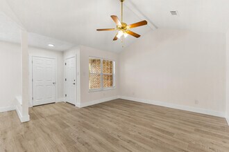 2419 Brittain Ct in College Station, TX - Foto de edificio - Building Photo