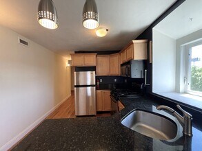 11 Brighton St in Belmont, MA - Foto de edificio - Building Photo