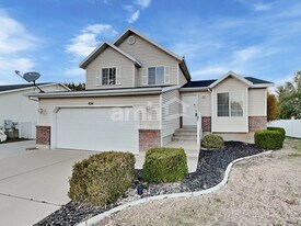 854 W 1300 N in Clinton, UT - Building Photo