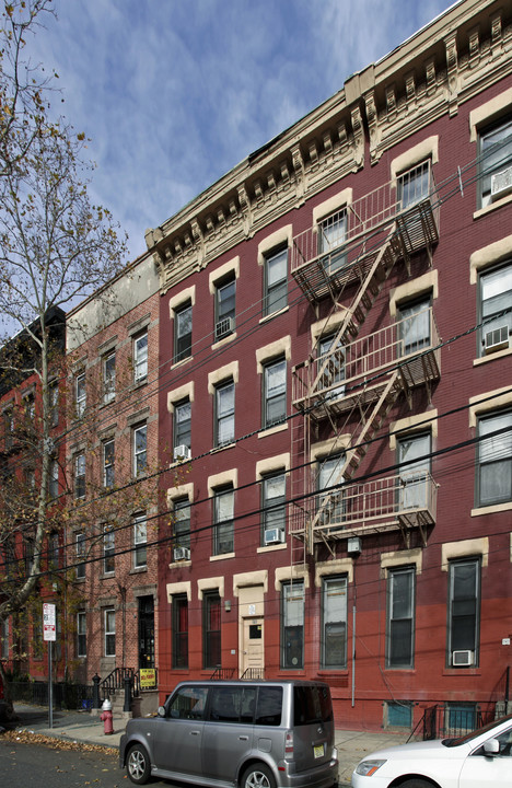 272 2nd St in Jersey City, NJ - Building Photo