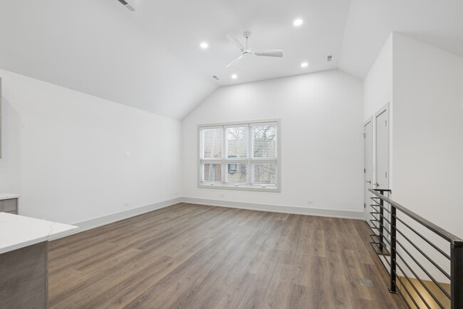 2719 W St Georges Ct in Chicago, IL - Building Photo - Building Photo