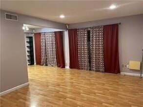 2124 Burton Dr in Austin, TX - Building Photo - Building Photo