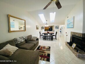 2280 Ironstone Dr E in Jacksonville, FL - Building Photo - Building Photo