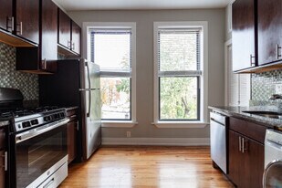 625 W Oakdale Ave, Unit 1 in Chicago, IL - Building Photo