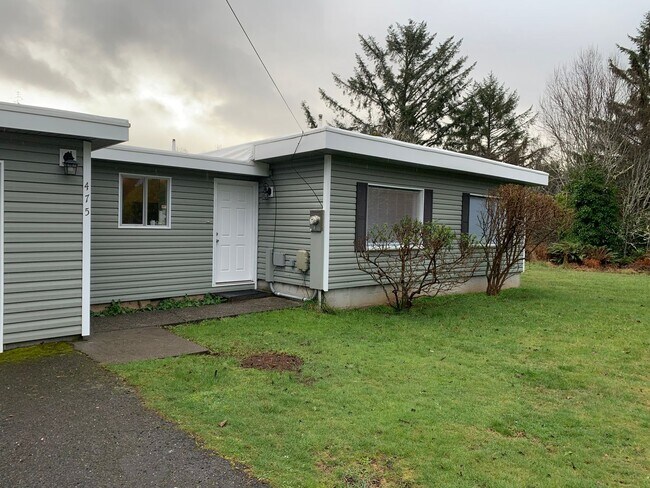 475 Lexington Ave SE in Bandon, OR - Foto de edificio - Building Photo