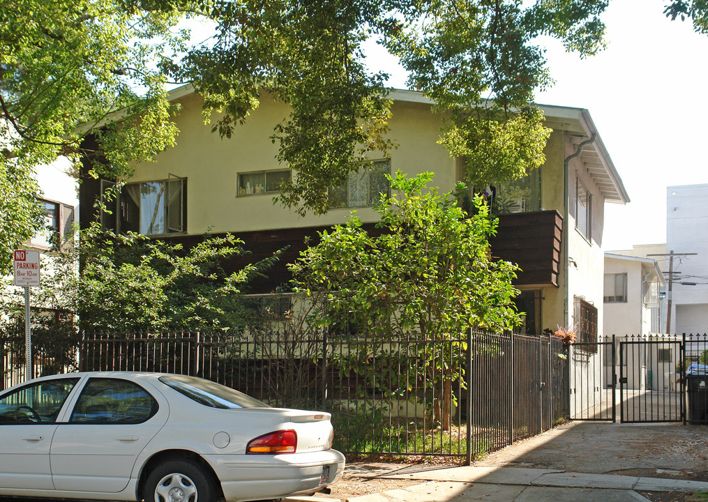 838 N Hayworth Ave in Los Angeles, CA - Building Photo