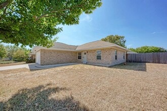 407 Bent Wood Dr in Leander, TX - Building Photo - Building Photo