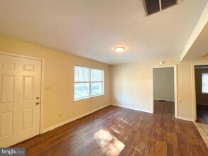 21632 Great Mills Rd-Unit -4 in Lexington Park, MD - Foto de edificio - Building Photo