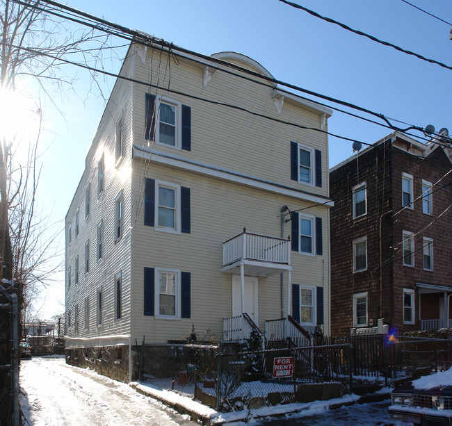 44 Taff Ave in Stamford, CT - Foto de edificio - Building Photo