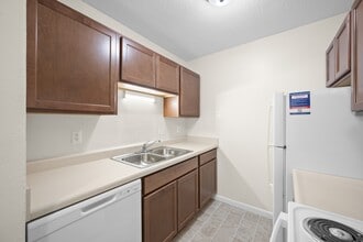 Timberlane Apartments in Peoria, IL - Building Photo - Building Photo