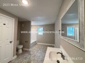 2023 Moss St in North Little Rock, AR - Building Photo - Building Photo
