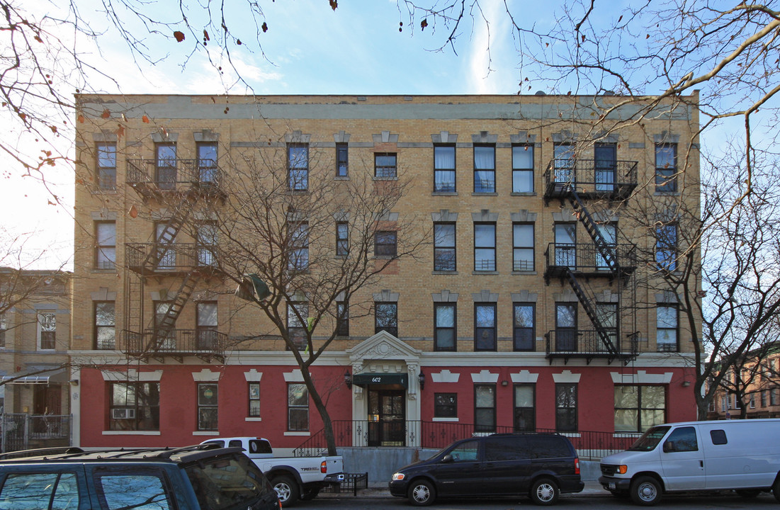 602 44th St in Brooklyn, NY - Building Photo