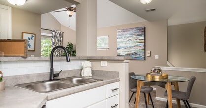 Legacy at Fox Valley Apartments in Aurora, IL - Building Photo - Building Photo