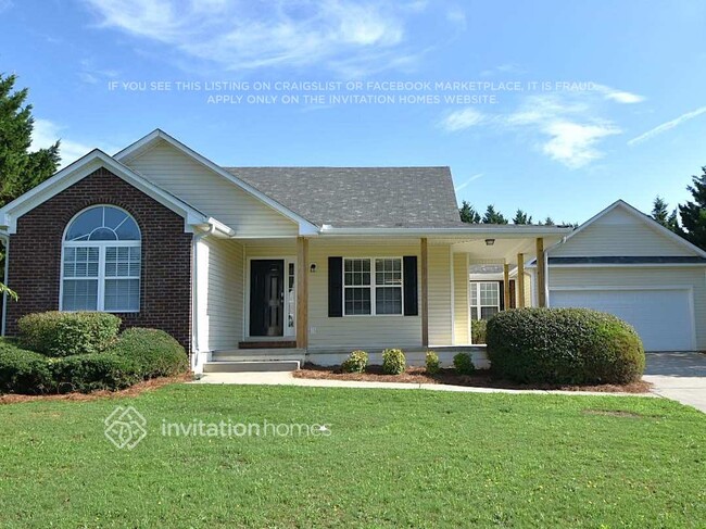 property at 36 Greenhouse Dr SE