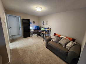 10210 Bushman Dr in Oakton, VA - Foto de edificio - Building Photo