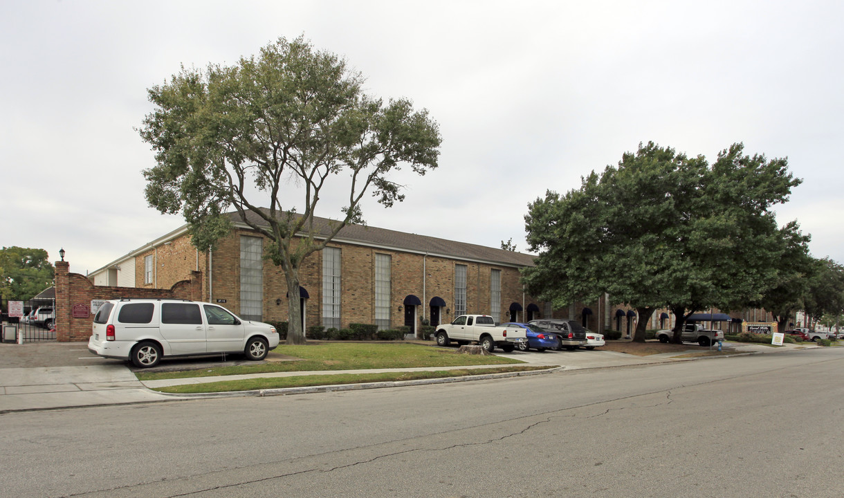 Coral Hills in Houston, TX - Building Photo