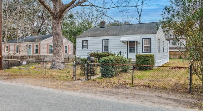 5744 Hoover Ave in Hanahan, SC - Building Photo - Building Photo