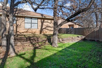 704 Woodland Ct in Kennedale, TX - Foto de edificio - Building Photo