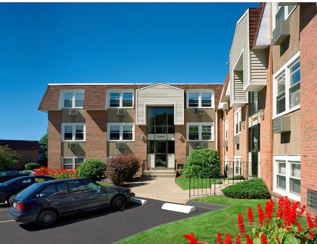Hillside Terrace Apartments in North Providence, RI - Building Photo - Building Photo