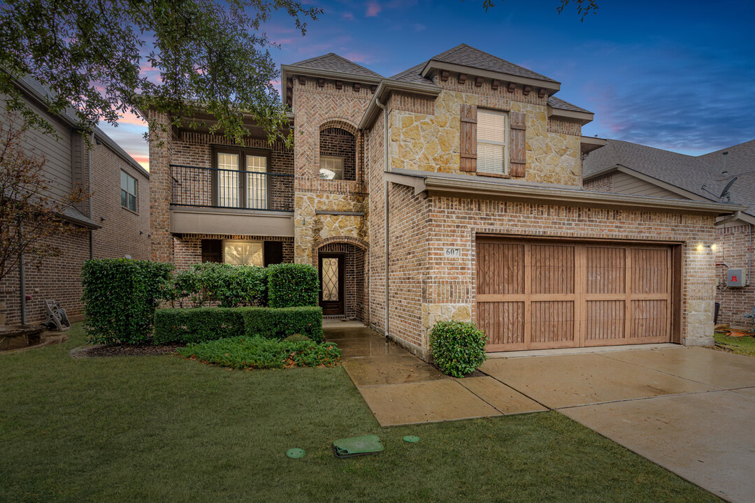 607 Miramar Dr in Rockwall, TX - Foto de edificio