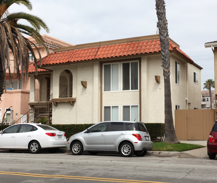 119 11th St in Huntington Beach, CA - Foto de edificio