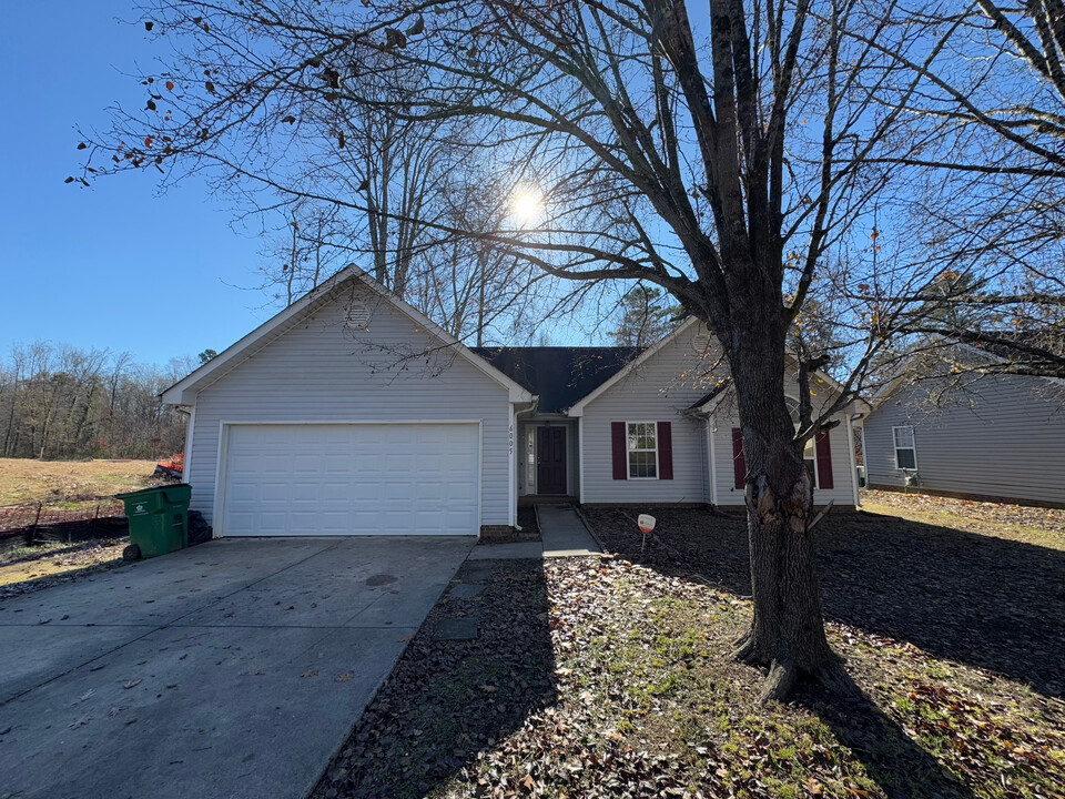 6005 Derek Christopher Ct in Charlotte, NC - Building Photo